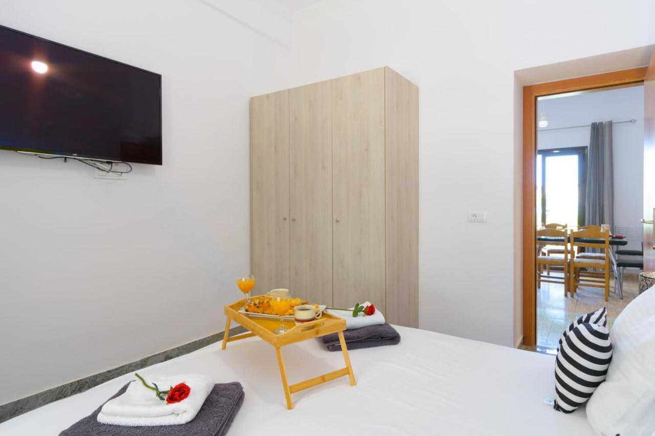 House For Families Near The Lake Agios Nikolaos  Exterior photo